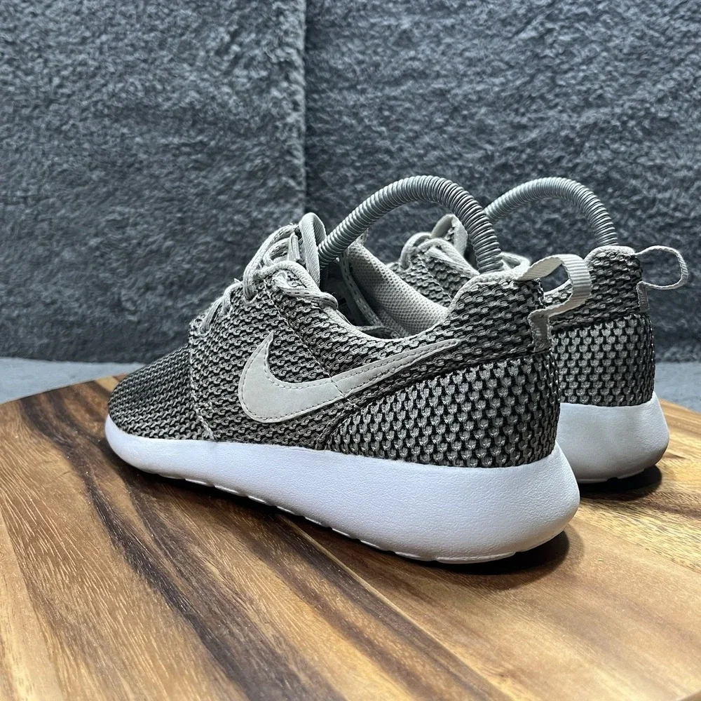 Nike Roshe 599728-041 Light Bone Cobble Stone Shoes Women's Size 6.5 Kids‎ 5Y